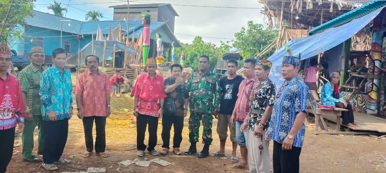 Babinsa Koramil Kahut Anjangsana ke Desa Binaan Sekaligus Silaturrahmi Dengan Masyarakat