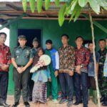 Dandim 1015/Sampit Serahkan Kunci Rumah Hasil Karya Bhakti TNI Ta 2023