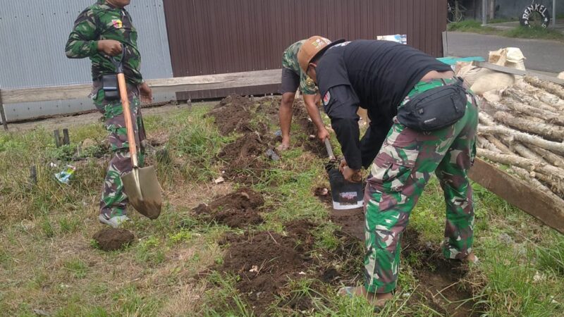 Pembangunan Asrama Koramil 1019 Kecamatan Katingan Kuala Kabupaten Katingan Dikerjakan Dengan Swadaya Anggota.