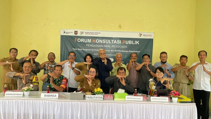 Babinsa Koramil Pahandut Hadiri Rapat Forum Konsultasi Publik