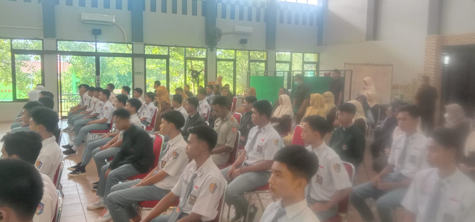 TIM PENILAIAN ADI WIYATA SMK YOSONEGORO KABUPATEN MAGETAN TINGKAT PROVINSI JAWA TIMUR PADA 15 MEI 2023.