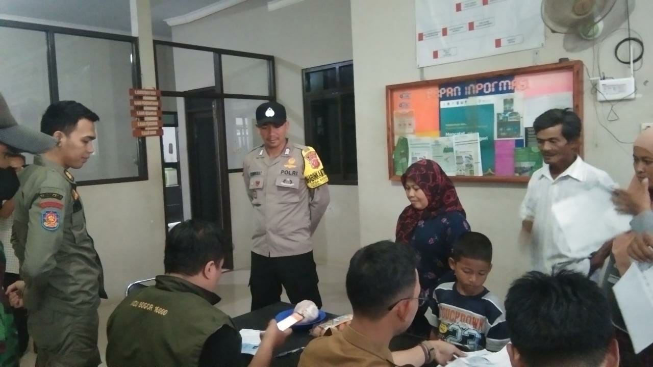 182 KPM Desa Babakan Kabupaten Bogor Mendapatkan Bantuan Pangan Program Kemensos.