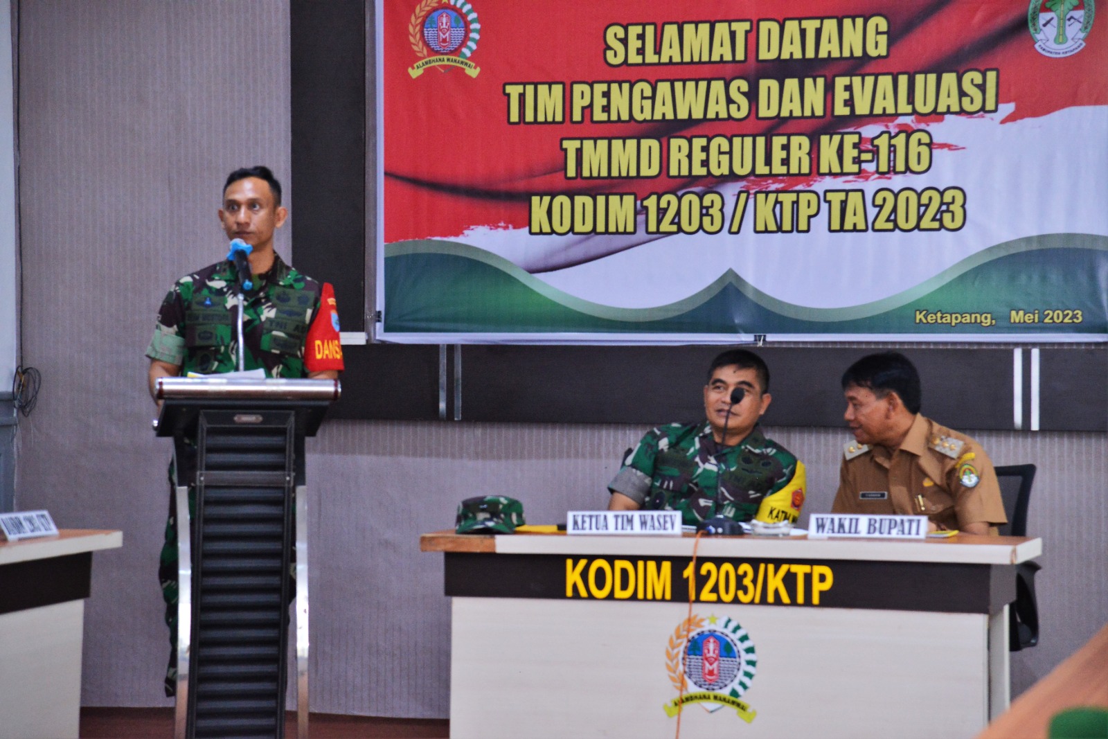 Sambut Tim Wasev Mabes TNI, Dansatgas Paparkan Pelaksanaan TMMD Reg Ke-116, Kodim 1203/Ketapang.