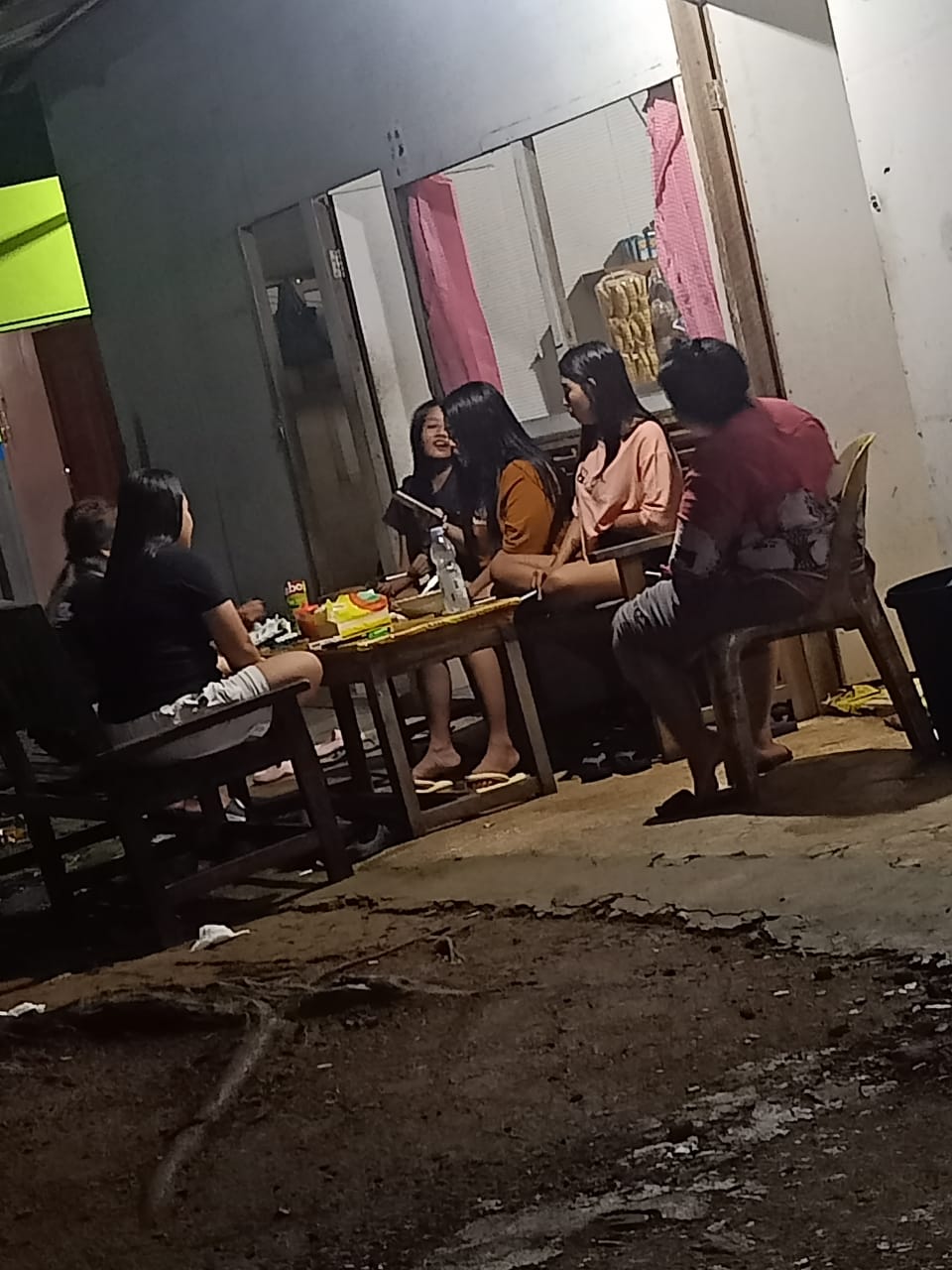Wanita Penghibur Laki – laki Hidung Belang di Desa Amin Jaya Pangkalan Bun Kabupaten Kobar Seolah – olah Tidak Ada Kapoknya Meskipun Sering Dirazia.