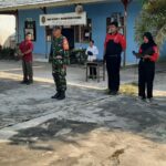 Sertu Masdianto Latihkan Tata Cara Upacara Di Lokasi TMMD Reg Ke-116, Kodim 1203/Ketapang.