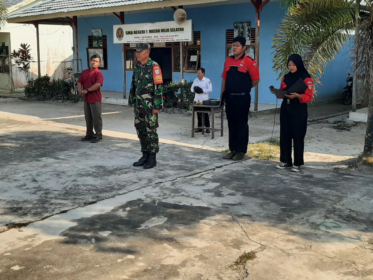 Sertu Masdianto Latihkan Tata Cara Upacara Di Lokasi TMMD Reg Ke-116, Kodim 1203/Ketapang.