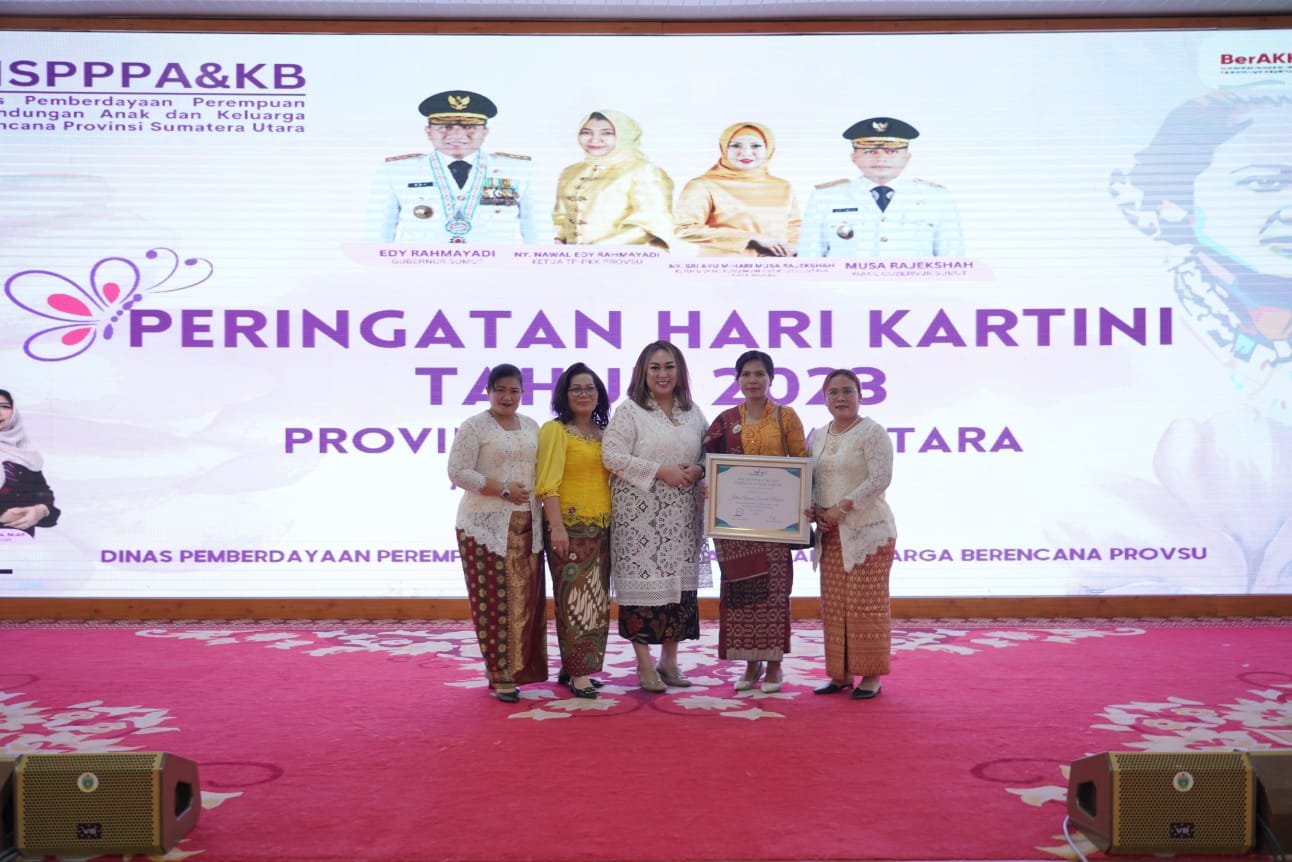 Puncak Peringatan Hari Kartini 2023 Sumatera Utara Guru Honorer Asal Pakpak Bharat Raih Penghargaan Perempuan Berjasa Dan Berprestasi Bidang Pendidikan