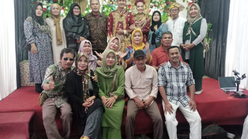 Selamat Atas Pernikahan Ivan Padrian Syah dan Roza Permata Sari Putra Bapak Bahri dan Ibu Een.