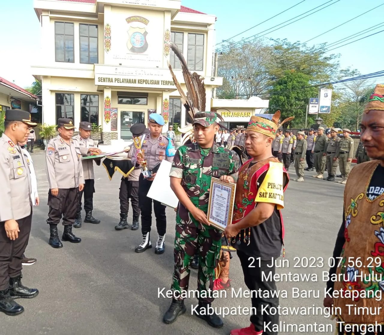 Dandim 1015/Sampit Hadiri Pengukuhan Polisi RW dan Apel Besar Satkanling Polres Kotawaringin Timur