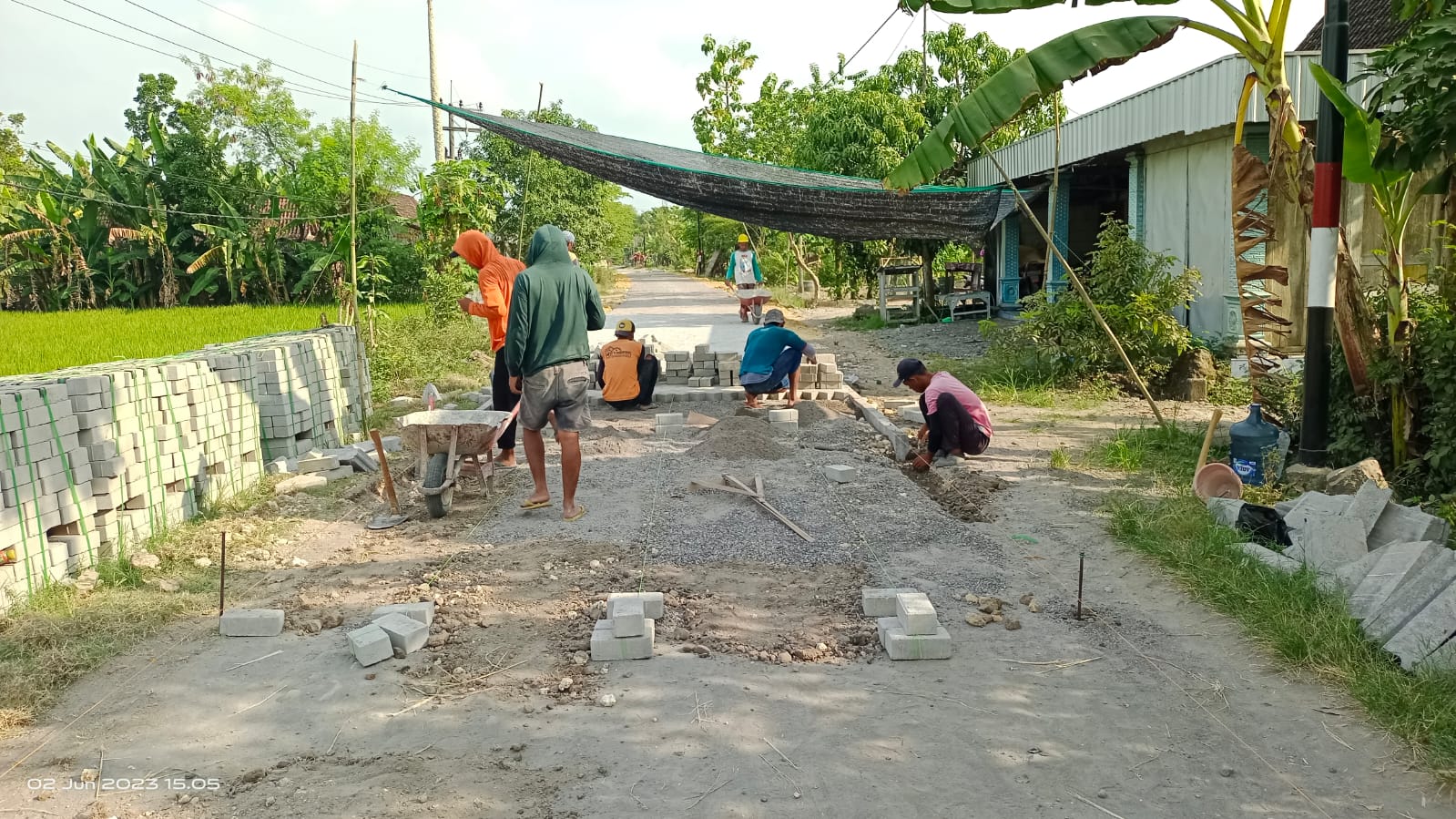 Warga Dusun Treteg Kabupaten Ngawi Senang Jalan Dusun di Bangun Jalan Berpaving