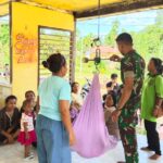 Satgas Yonarmed 16/TK Bantu Imunisasi Balita di Perbatasan RI – MLY