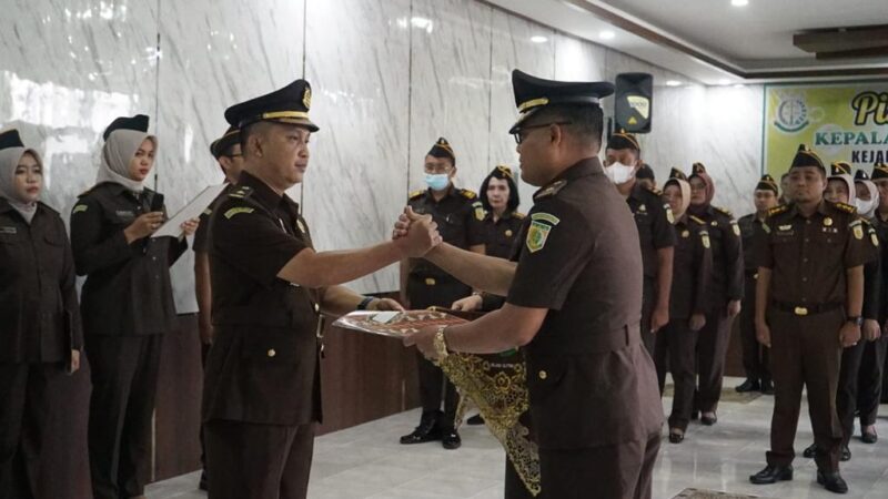 Serah Terima Jabatan Kasi Intelijen Kejaksaan Negeri Blitar dari Windhu Sugiarto, SH.MH Kepada Prabowo Saputro, SH.MH.