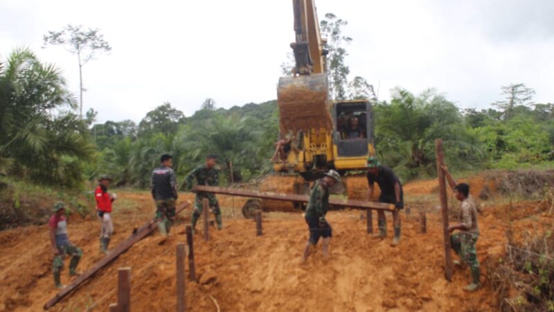Tidak Kenal Lelah, Meski Hujan dan Panas Satgas TMMD Ke 117 Kodim 1015/Sampit Kebut Sasaran