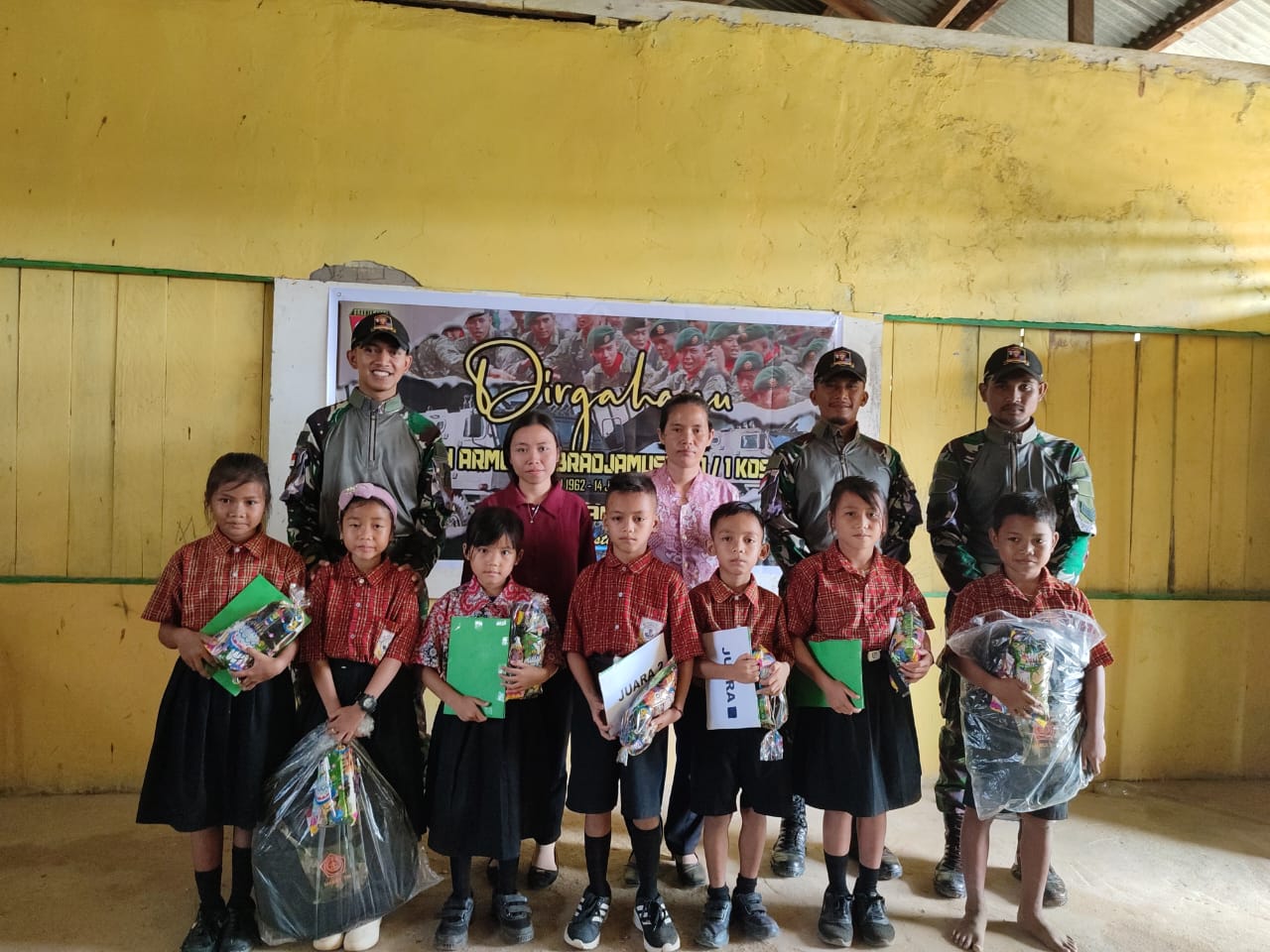 Tingkatkan Kreatifitas Anak Perbatasan Satgas Pamtas Yonarmed 10/ Bradjamusti Gelar Lomba Menggambar