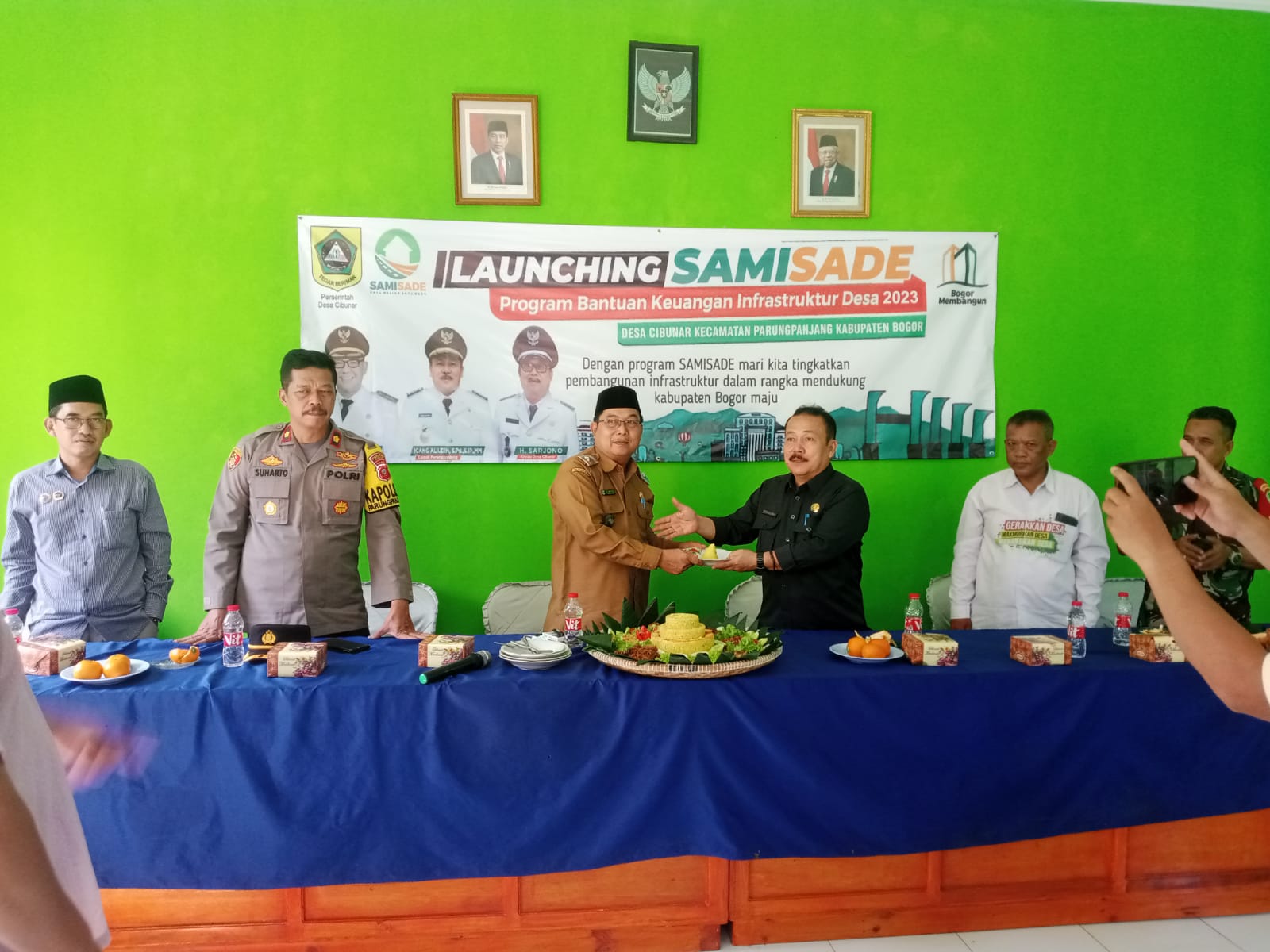 Launching Samisade Di Kantor Desa Cibunar Parung panjang Betonisasi Jalan Lingkungan.