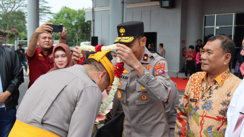 Kapolresta Deli Serdang Dampingi Wakapolda Sumut Menyambut Kedatangan Kapolda Sumut Yang Baru di Bandara Kualanamu