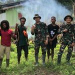 Indahnya Keberagaman, Satgas Yonif 143/TWEJ Bersihkan Gereja di Perbatasan Papua