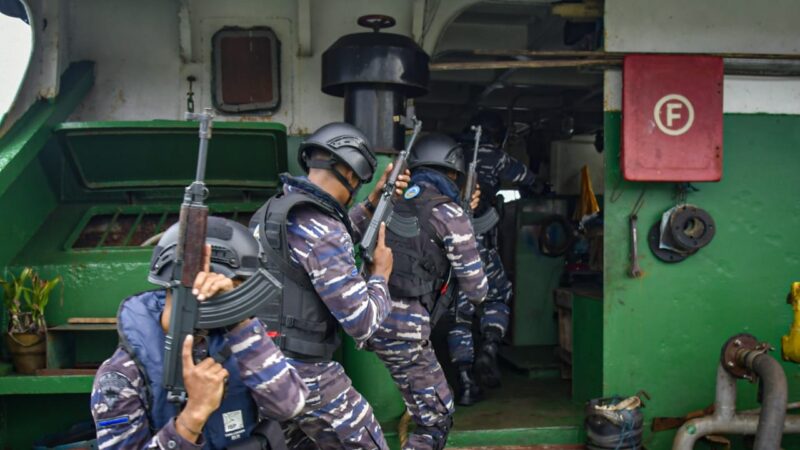 Hadapi Aksi Pelanggaran Kedaulatan dan Hukum di Laut Maluku, Lantamal IX Gelar Latihan VBSS