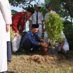 SMA Negeri 1 Krian – Sidoarjo Awali MPLS Dengan Tanam Bibit Pohon