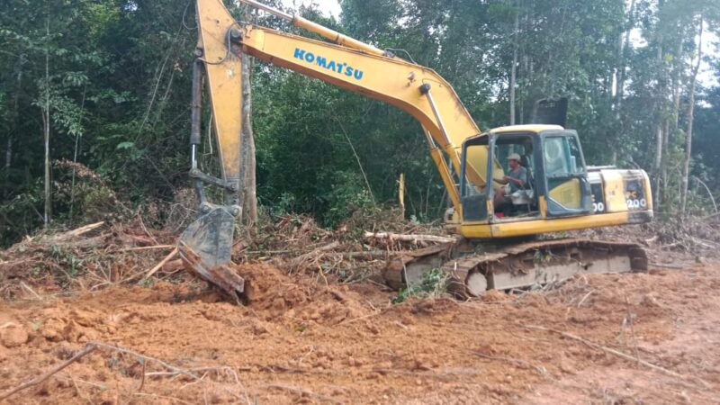 Satgas TMMD ke 115 Terus Awasi Alat Berat Kerjakan Pembuatan Jalan