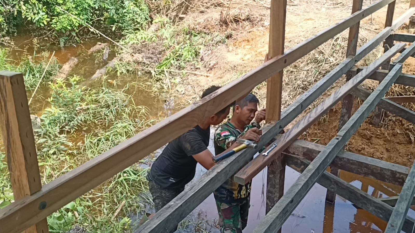 Tak Kenal Libur, Satgas TMMD 117 Kodim 1015/Sampit Tancap Gas Terus Bekerja