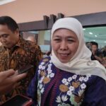 Gubernur Jawa Timur Khofifah Persilakan Siswa SMAN 1 Kedungwaru Tulungagung Kembalikan Seragam
