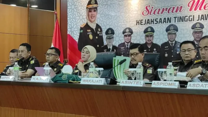 Kejati Jatim Beri Sanksi Hukuman Disiplin Kepada 10 Jaksa Yang Menyalahgunakan Wewenang.