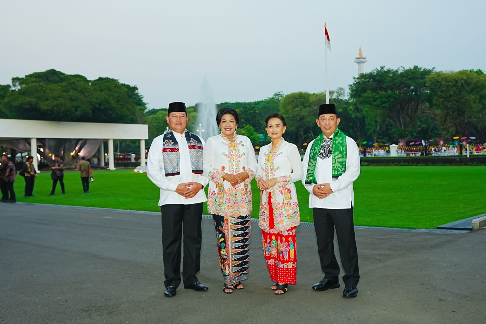 Panglima TNI dan Ketum Dharma Pertiwi Turut Memeriahkan Acara “Istana Berkebaya”