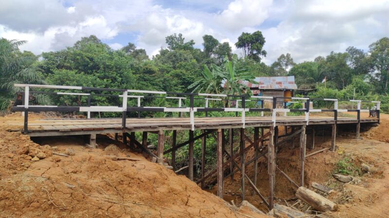 Pembangunan Jembatan TMMD Reguler Ke-117 Kodim 1015/Sampit Sudah 100 Persen