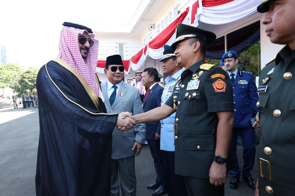 Tingkatkan Kerja Sama Dan Diplomasi Pertahanan, Kasum TNI Bertemu Dengan Menhan Arab Saudi