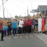 Dengan Semangat Kemerdekaan Kompak, Muda Mudi Jalan Gotong Royong Kelurahan Tanjung Aman Kecamatan Kotabumi Selatan Mengadakan Acara Jalan Sehat.