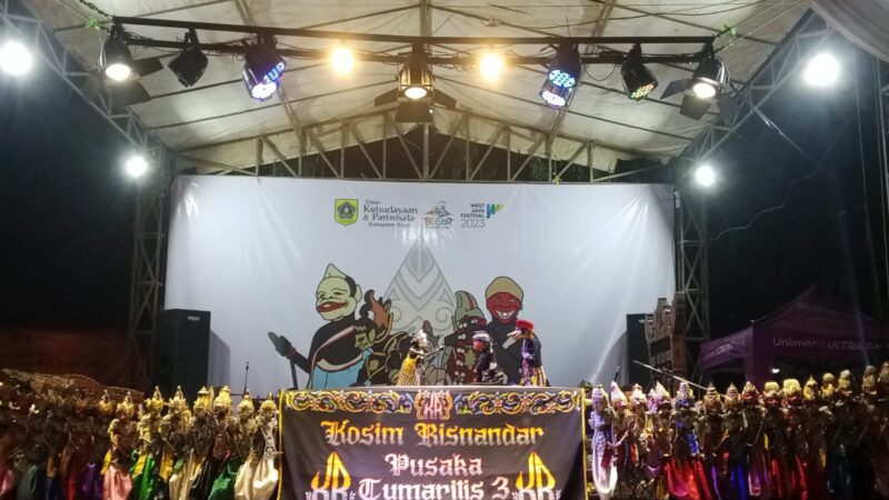 Dalam Puncak HUT ke-78 RI Digelar Acara Hiburan Wayang Golek di Kecamatan Parungpanjang Bogor.