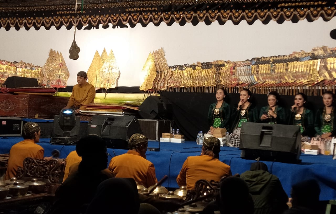 Tumbuh Kembangkan Semangat Kemerdekaan, Disbudpar Tulungagung Gelar Wayang Kulit Dengan Tema “Semar Mbangun Kayangan”