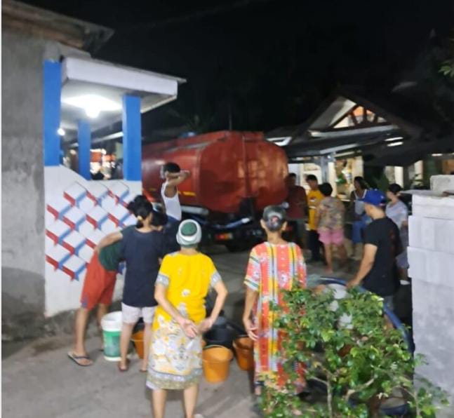 Warga Desa Ranca Bungur Antri Air Bersih Di Kabupaten Bogor Sampai Larut Malam