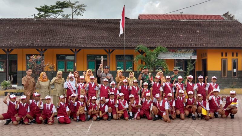 Korwil UPASP Bandung Hadir Langsung Dalam Upacara Bendera Di SD Negeri 2 Suruhan Kidul Tulungagung.