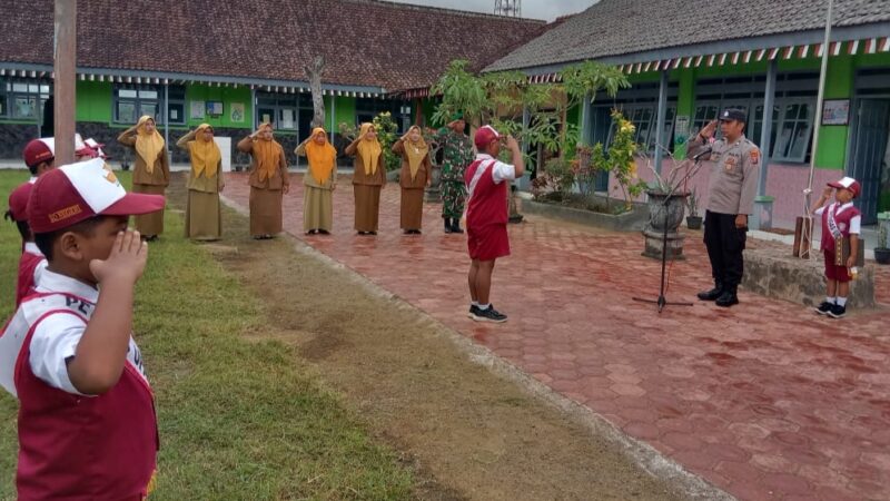 Upacara Bendera di SD Negeri 2 Mergayu Tulungagung Dilaksanakan Bersama Korwil, Babinsa Dan BKTM, Ini Harapan Kepala Sekolah