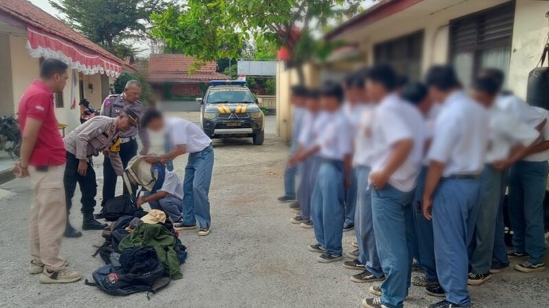 Sedikitnya 20 Pelajar Bolos Sekolah, Diamankan Polisi Jajaran Polsek Losari Brebes.