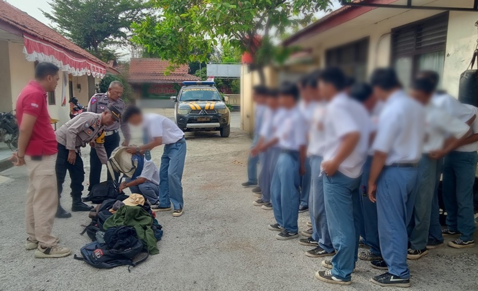 Sedikitnya 20 Pelajar Bolos Sekolah, Diamankan Polisi Jajaran Polsek Losari Brebes.