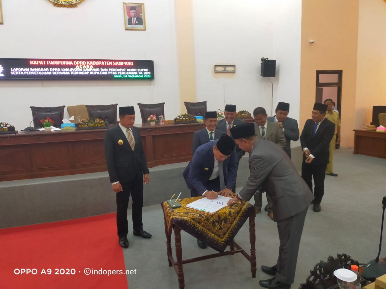 DPRD Sampang Gelar Paripurna Tentang Laporan Banggar, Pendapat Akhir Bupati Serta Persetujuan KUPA dan PPAS Perubahan TA 2023.