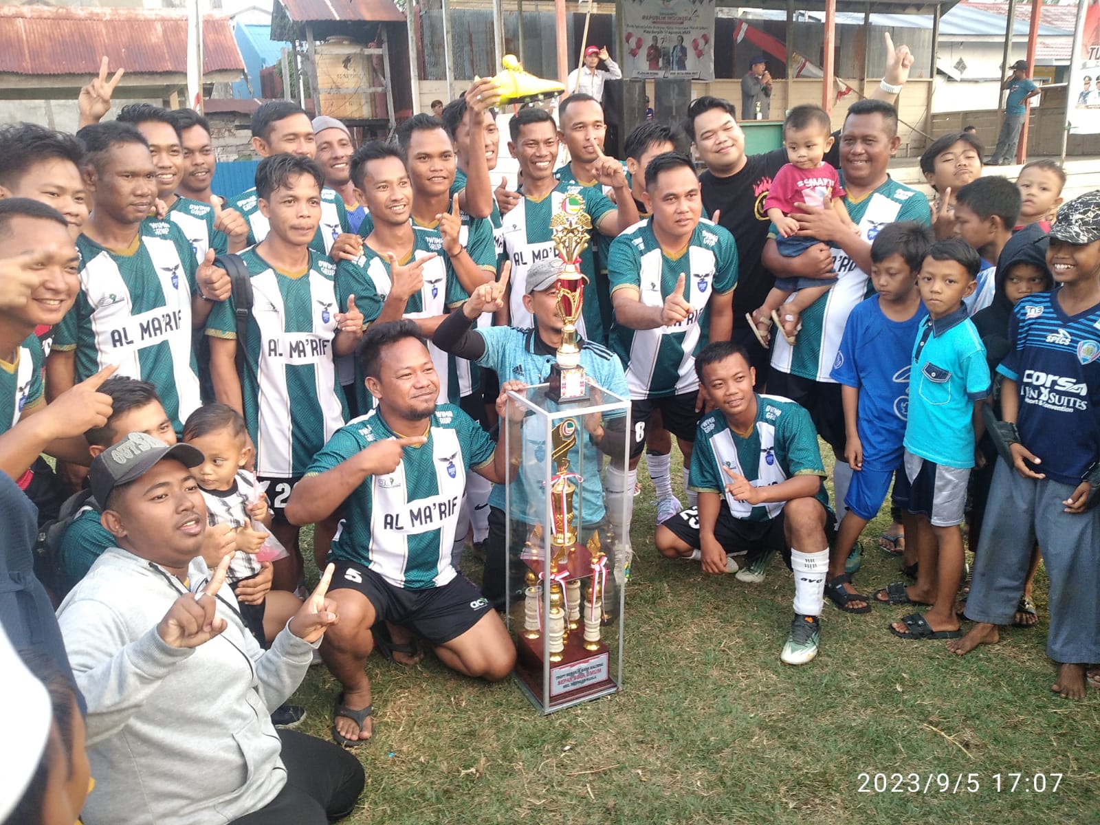 Final Sepak Bola di Kecamatan Katingan Kuala Antara Kesebelasan MA dan Kesebelasan Tsauban Skor 3 – 1.