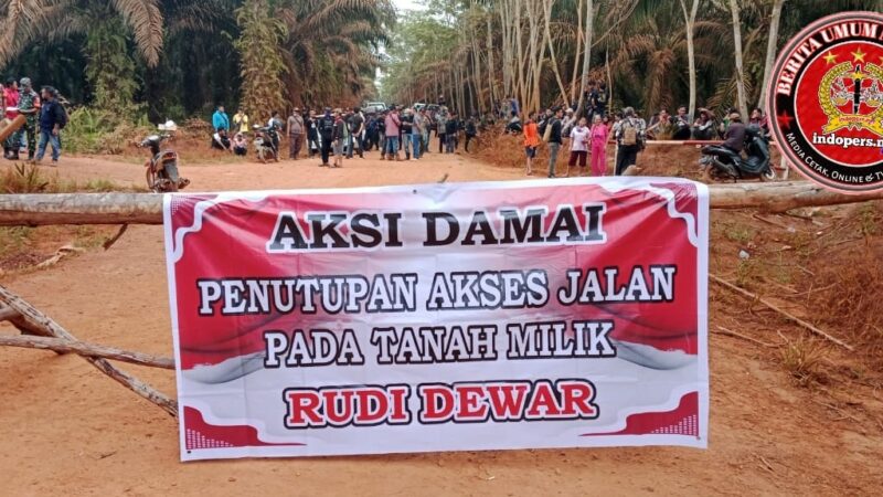 Aksi Damai Penutupan Akses Jalan Keluar Masuk Kebun WNL Menuju Ke Pabrik