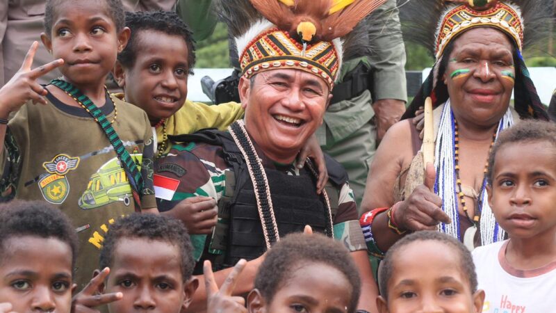 Beri Dukungan Moril Prajurit, Pangdam XII/Tpr Masuk Wilayah Zona Merah di Papua Tengah