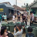 Bentuk Peduli, Polres Lampung Utara Bagikan Air Bersih ke Warga Selagai Lingga Terdampak Kekeringan