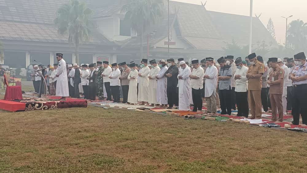 Personil Kodim 1015/Sampit Ikuti Sholat Istisqa Meminta Hujan