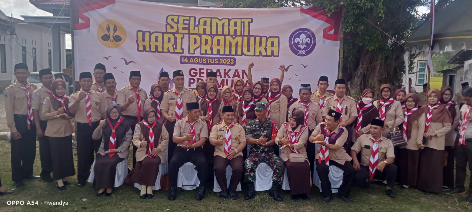 Tabur Bunga Hal Tak Terpisahkan Dalam Peringatan HUT Pramuka Ke – 62 di Kwarran Bandung Tulungagung.