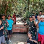Satgas Pamtas RI-Mly Yonarmed 16/TK Bantu Warga Semunying Mendapatkan Air Bersih