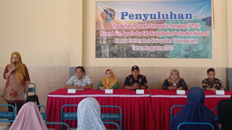 Ratusan Warga Masyarakat Desa Suwaru Kecamatan Bandung Tulungagung Ikuti Penyuluhan Pemdes Program PTSL 2023