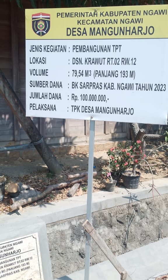 Belum Setahun, Pembangunan Proyek Talud Penahan Tanah (TPT) di Desa Mangunharjo Ngawi Sudah Rusak.