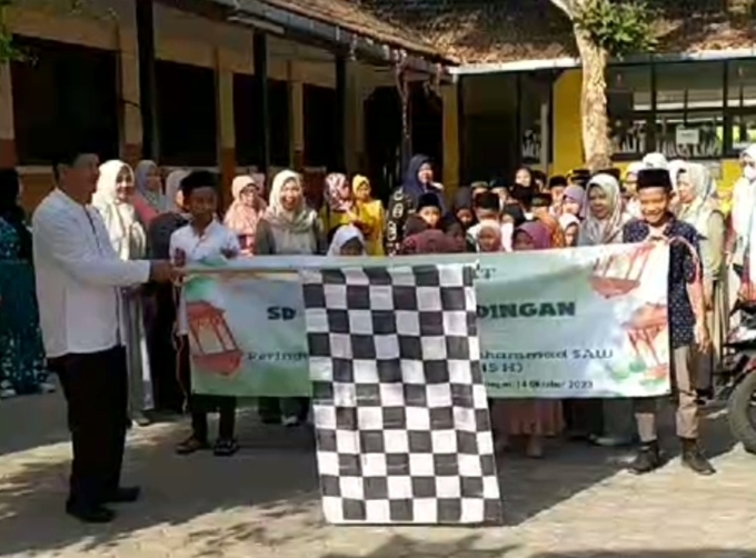 Peringati Maulud Nabi, SD Negeri 1 Gendingan Tulungagung Gelar Jalan Sehat