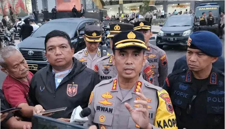 Terkait Dugaan Pemerasan Pimpinan KPK Kepada SYL, Kapolrestabes Semarang Diperiksa Selama Tujuh Jam Oleh Dirreskrimsus Polda Metro Jaya.